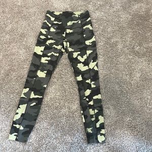 barley worn lulu leggings no holes, rips, good condition etc.